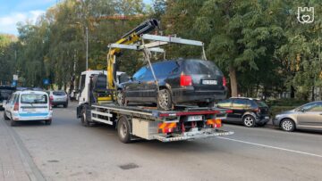 Primăria Suceava ridică mașinile care blochează accesul la containerele de gunoi