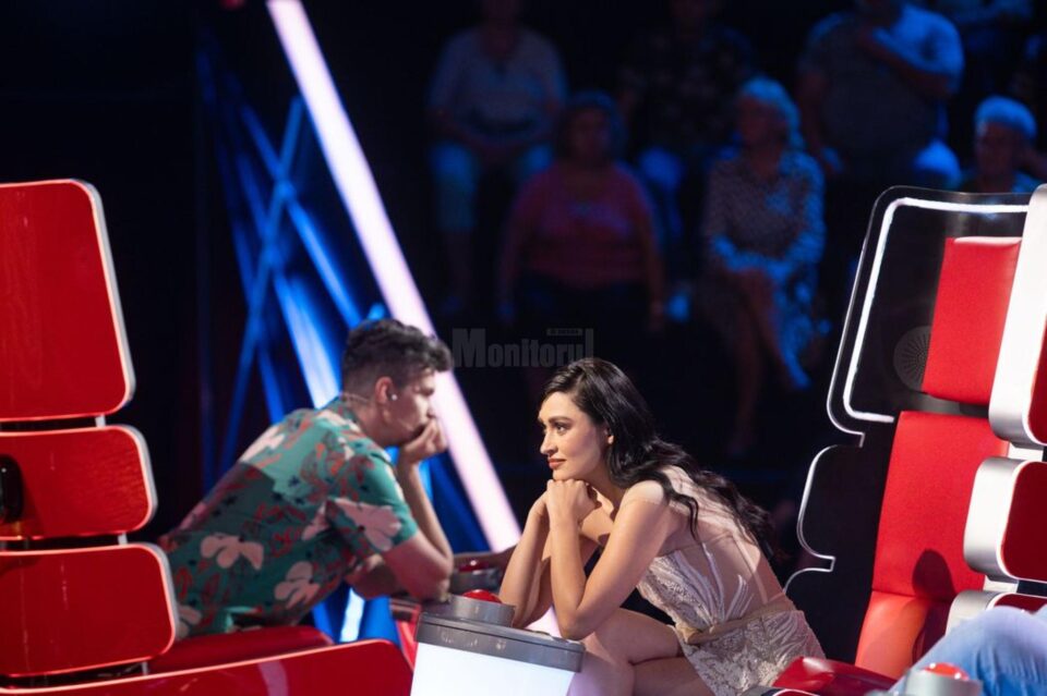 Jurații emisiunii TV Vocea României, sezon 11, la interpretarea unei doine, de către suceveanul Andrei Ciocîrlan - foto ProTV.ro 2