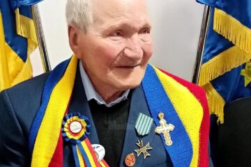 Veteranul Teodor Vatavu la sărbătorirea vârstei de 100 de ani