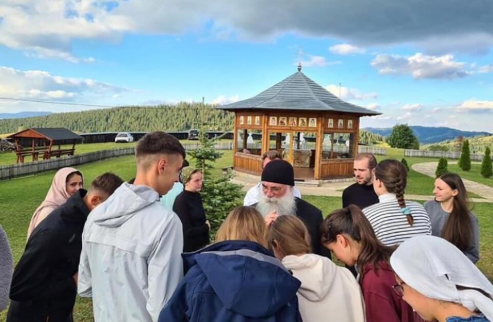 Grupul „Ai lui Ștefan, noi oșteni” transmite un mesaj de aleasă prețuire și nespusă recunoștință către Arhimandritul Melchisedec Velnic, la ceas aniversar