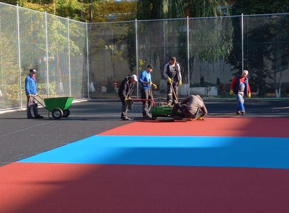 Teren de sport modern de la Colegiul Tehnic de Industrie Alimentară, în urma unei investiții de 600.000 lei a Primăriei Suceava