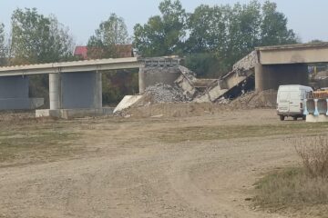 Prăbușirea controlată a podului de la Milișăuți