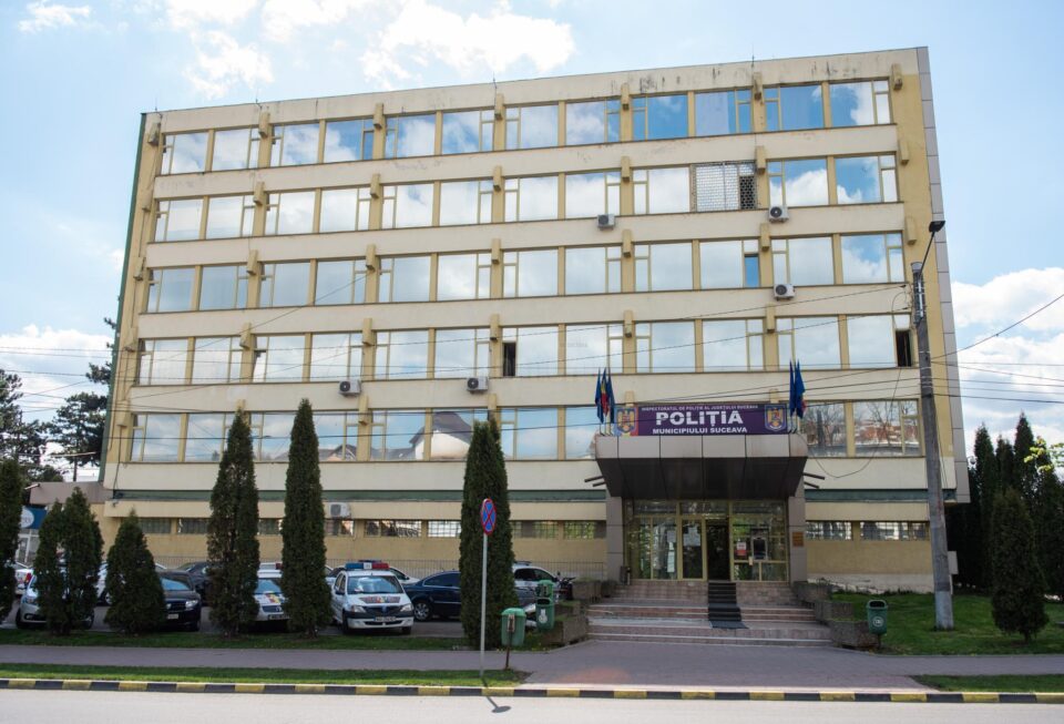 La sediul Poliției municipiului Suceava au ajuns atât minorul care a sustras telefonul, cât și cel la care a fost găsit La sediul Poliției municipiului Suceava au ajuns atât minorul care a sustras telefonul, cât și cel la care a fost găsit