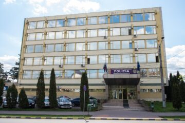 La sediul Poliției municipiului Suceava au ajuns atât minorul care a sustras telefonul, cât și cel la care a fost găsit