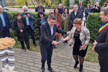 Centrul Cultural din comuna Panaci a fost inaugurat în prezența primarului Vasile Cozan și a deputatului Gheorghe Șoldan