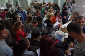 Bursa pentru absolvenți, cu o treime din locuri de muncă pentru studii superioare