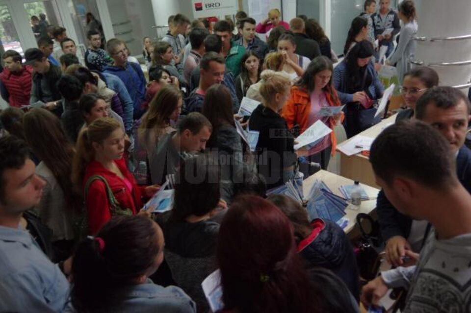 Bursa pentru absolvenți, cu o treime din locuri de muncă pentru studii superioare