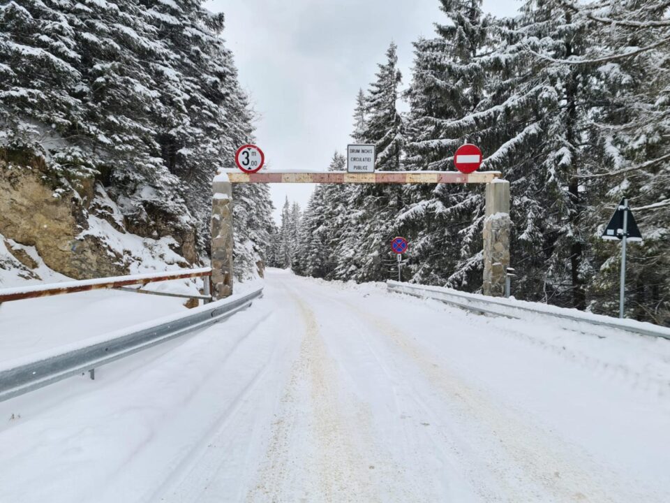 Drumul de la Câmpulung Moldovenesc spre Rarău și mai departe spre Chiril va fi închis pe timp de iarnă Drumul de la Câmpulung Moldovenesc spre Rarău și mai departe spre Chiril va fi închis pe timp de iarnă