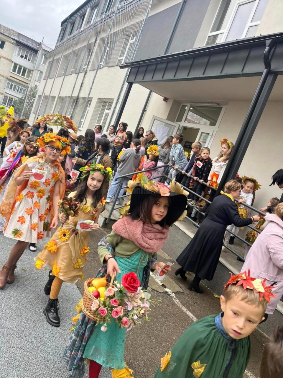 Școala Nr. 2 din Vatra Dornei a organizat prima ediție a Festivalului Toamnei