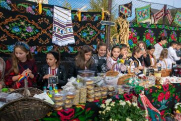 „Farmecul toamnei vicovene”, ediția a III-a, la Școala Gimnazială Nr. 1 Vicovu de Sus