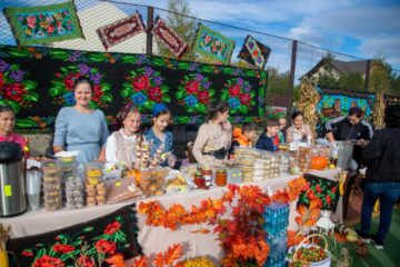 „Farmecul toamnei vicovene”, ediția a III-a, la Școala Gimnazială Nr. 1 Vicovu de Sus