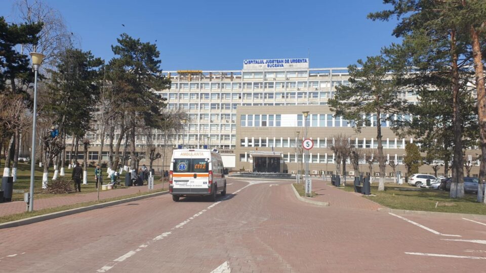 Un muncitor a fost dus în stare gravă la spital după ce i-a explodat un cauciuc în față Un muncitor a fost dus în stare gravă la spital după ce i-a explodat un cauciuc în față