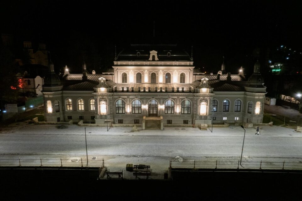 Consiliul Județean Suceava va organiza o ședință solemnă de Ziua Bucovinei în Complexul Muzeal „Cazinoul Băilor” din Vatra Dornei Consiliul Județean Suceava va organiza o ședință solemnă de Ziua Bucovinei în Complexul Muzeal „Cazinoul Băilor” din Vatra Dornei