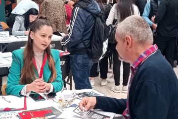 Interacțiunile față în față cu angajatorii sunt esențiale și îi pot ajuta pe cei interesați
