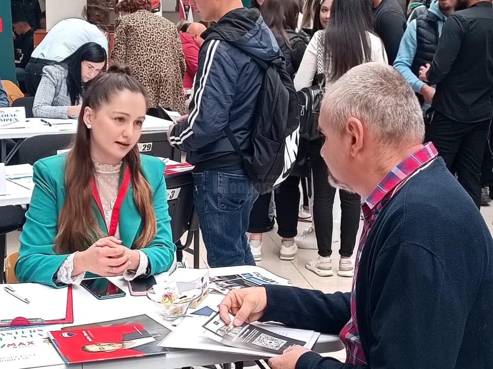 Interacțiunile față în față cu angajatorii sunt esențiale și îi pot ajuta pe cei interesați