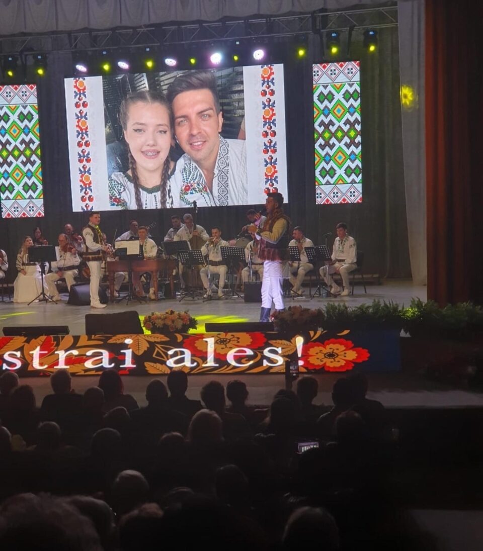 Spectacolul de la Casa de Cultura, în cadrul căruia a avut loc lansarea de album a tinerei interprete Ioana Penciuc