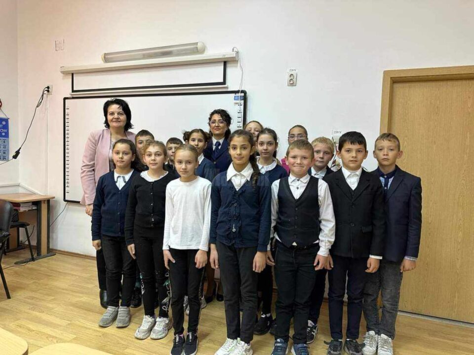 Elevii din Zamostea s-au familiarizat cu profesia de polițist de frontieră
