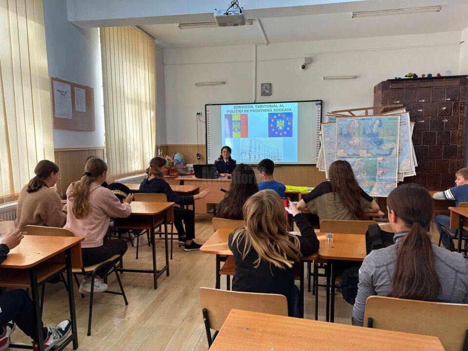 Elevii din Zamostea s-au familiarizat cu profesia de polițist de frontieră