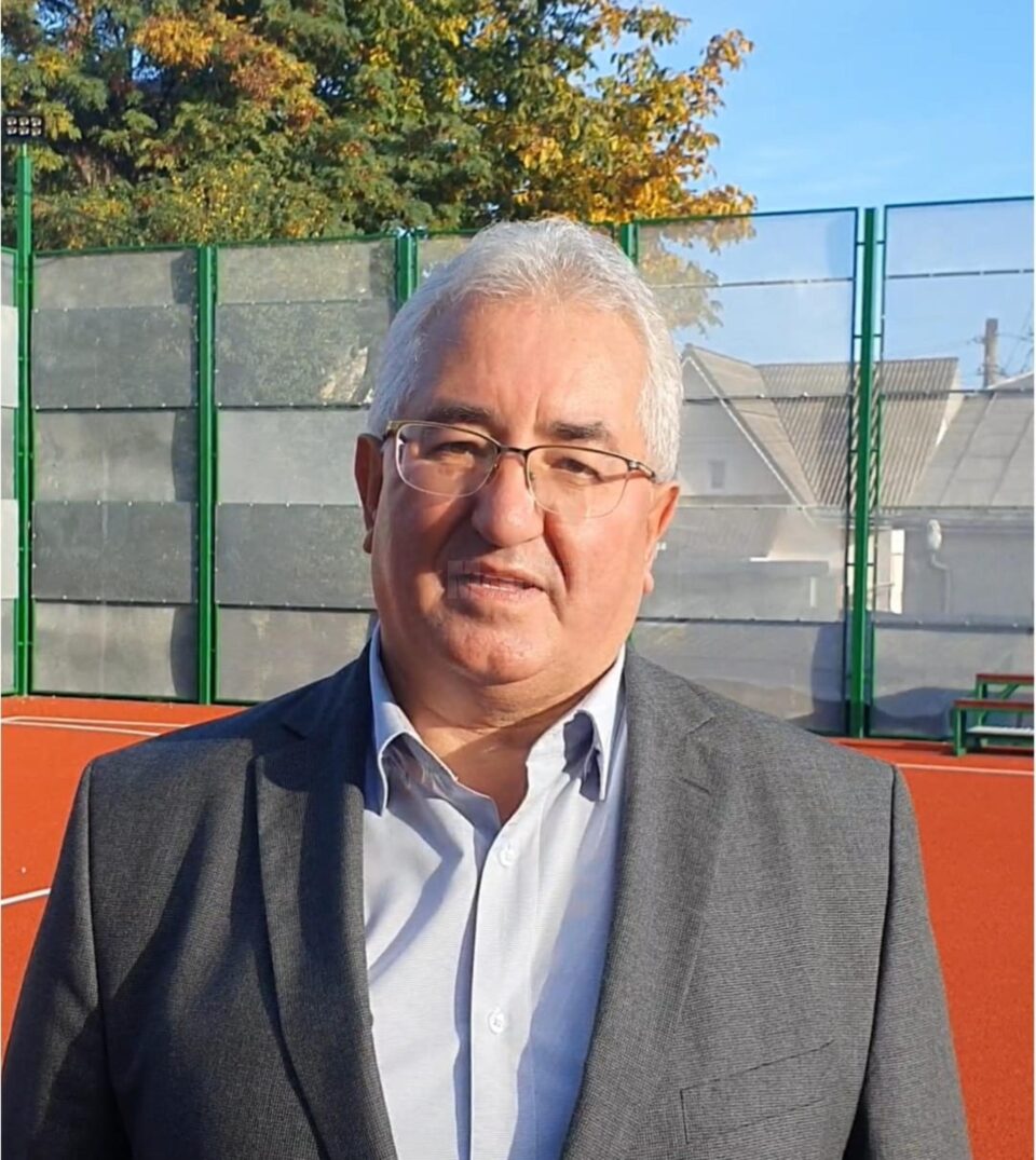 Primarul Ion Lungu: „S-a mai finalizat un teren de sport la școlile din orașul nostru”