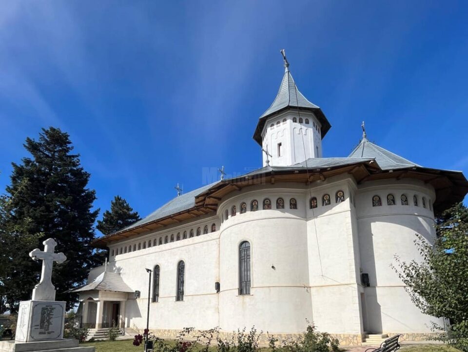 Pictura bisericii din Moara Nica va fi sfințită