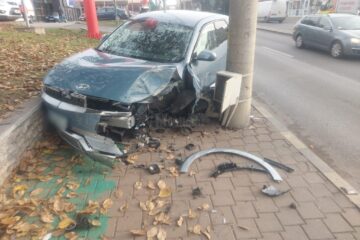 Mașina s-a făcut praf
