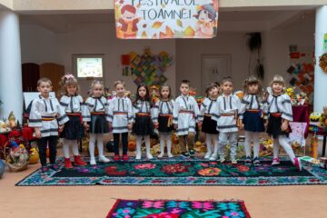 Peste 200 de preșcolari și școlari de la „Sf. Ioan cel Nou de la Suceava” au participat la „Festivalul Toamnei”