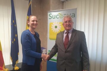 Ofițerul politic al Ambasadei SUA în România, Alexandra Shema, la întâlnirea cu primarul Sucevei, Ion Lungu