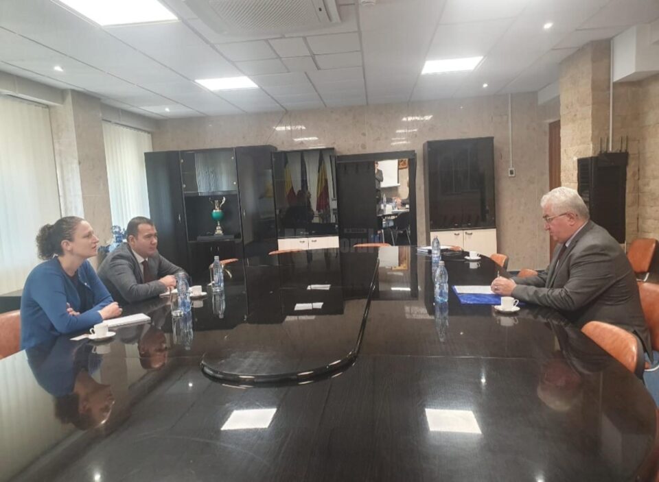 Ofițerul politic al Ambasadei SUA în România, Alexandra Shema, la întâlnirea cu primarul Sucevei, Ion Lungu