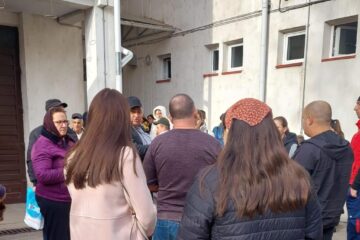 Oameni care au nevoie de servicii din partea CAS Suceava