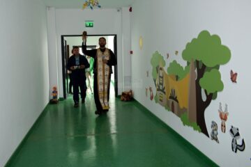 Vineri, 3 noiembrie, preoți din Protopopiatul Fălticeni au sfințit noua instituție educațională din urbea de pe Șomuz