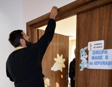 Vineri, 3 noiembrie, preoți din Protopopiatul Fălticeni au sfințit noua instituție educațională din urbea de pe Șomuz