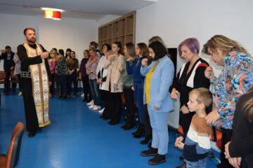 Vineri, 3 noiembrie, preoți din Protopopiatul Fălticeni au sfințit noua instituție educațională din urbea de pe Șomuz