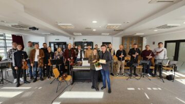 Profesorul Mihai Cotos, cel mai tânăr dirijor de orchestră profesionistă din țară