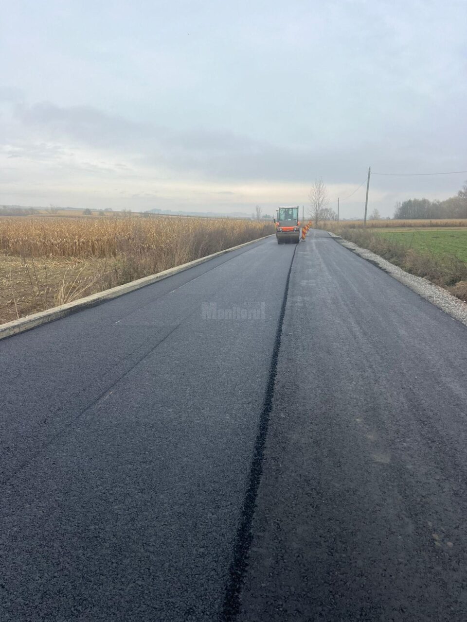 Lucrările de asfaltare continuă