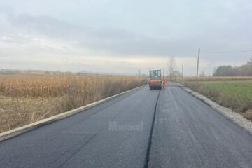 Lucrările de asfaltare continuă