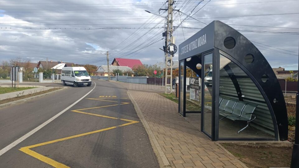 Stații moderne de autobuz, realizate în mai multe localități ale comunei Moara
