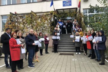 Angajații Casei de Pensii Suceava vor protesta zilnic, pe termen nelimitat, pentru a solicita egalizarea salariilor cu a celor din instituția centrală