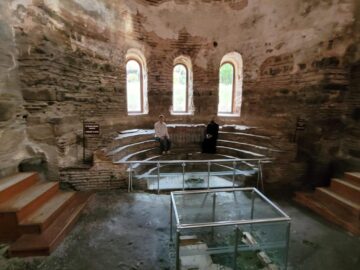 Tineri din Grupul de Cateheză de la Biserica „Sfântul Dumitru” din Suceava, în pelerinaj