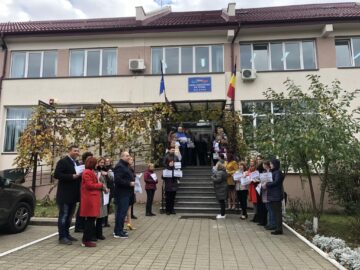 Angajații Casei de Pensii Suceava vor protesta zilnic, pe termen nelimitat, pentru a solicita egalizarea salariilor cu a celor din instituția centrală
