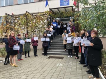 Angajații Casei de Pensii Suceava vor protesta zilnic, pe termen nelimitat, pentru a solicita egalizarea salariilor cu a celor din instituția centrală