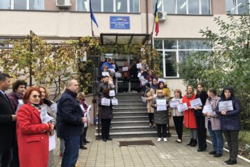 Angajații Casei de Pensii Suceava vor protesta zilnic, pe termen nelimitat, pentru a solicita egalizarea salariilor cu a celor din instituția centrală