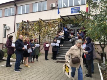 Angajații Casei de Pensii Suceava vor protesta zilnic, pe termen nelimitat, pentru a solicita egalizarea salariilor cu a celor din instituția centrală