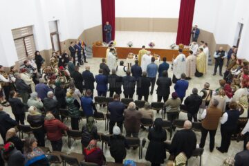 În Vatra Moldoviței au fost inaugurate două obiective noi, o sală de sport ultramodernă și un cămin cultural nou