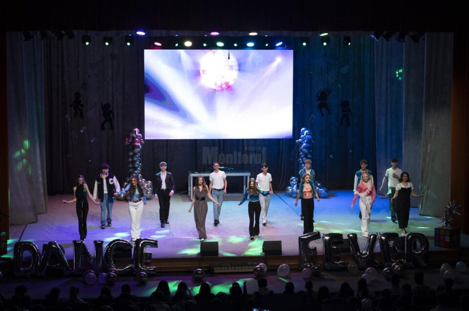 „Dance Fever”, la Balul Bobocilor de la Liceul cu Program Sportiv Suceava