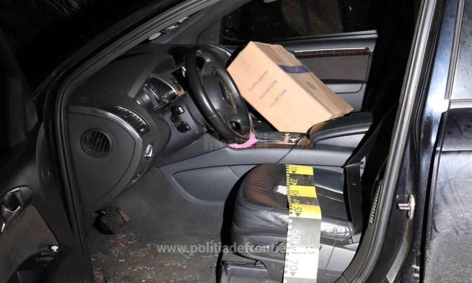 Autoturismul era plin cu țigări de contrabandă