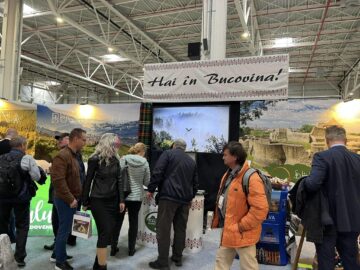 Număr mare de vizitatori și de oficialități la standul Bucovinei de la Târgul de Turism al României