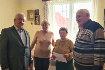 Centenară din Burdujeni Sat, felicitată acasă de primarul Sucevei, Ion Lungu