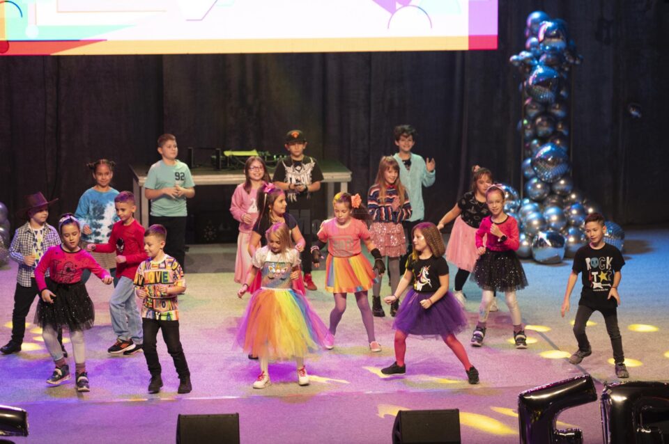 „Dance Fever”, la Balul Bobocilor de la Liceul cu Program Sportiv Suceava