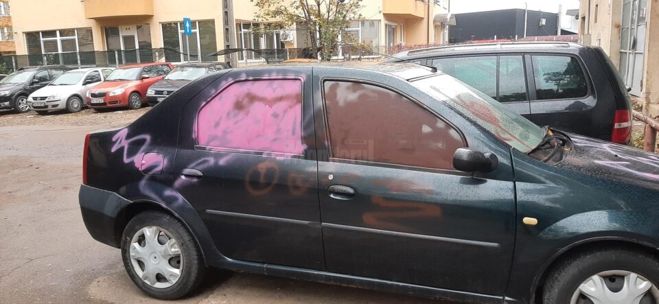 Mașini vandalizate