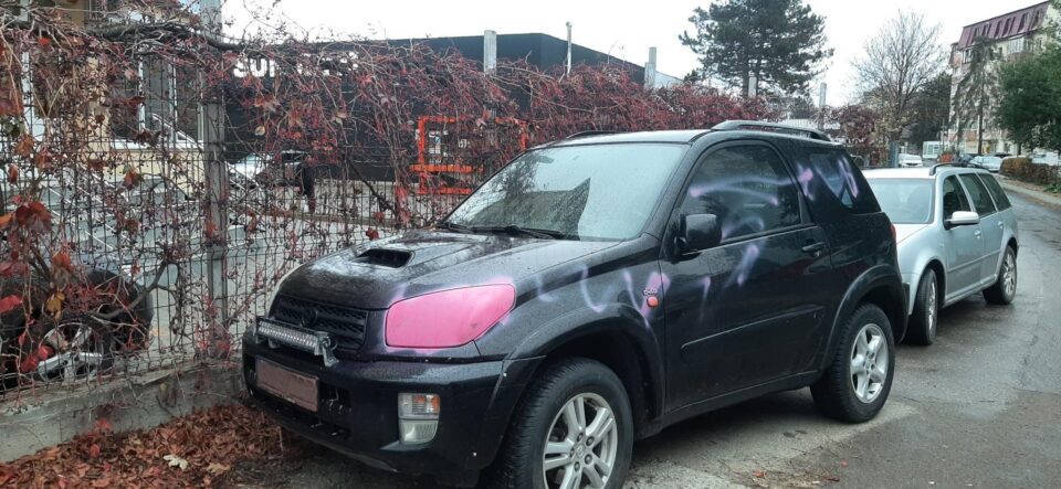 Mașini vandalizate